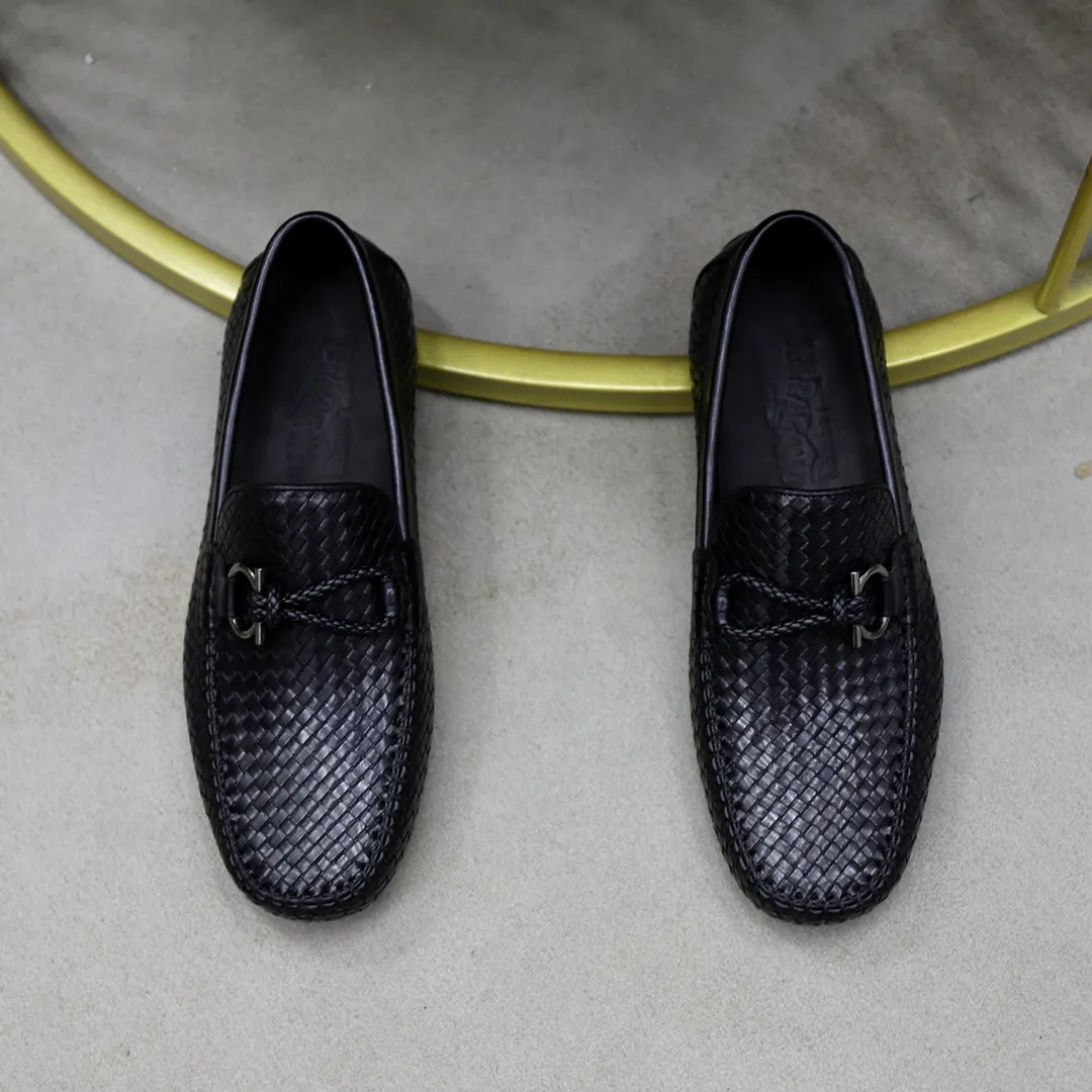 Men's shoes: 280🙅‍♂️🙅‍♂️🙅‍♂️Niuli Brand: Ferragamo Standard code: Men's code 38/44 (45 customized) Grade: Same as the official website Material: Original imported cowhide leather lining Original wear-resistant lightweight outsole Style category: Men's casual slip-on shoes Distinguished luxury brand elements top luxury Color: Actual picture color